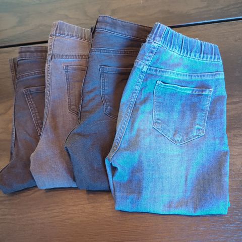 4 stykker stretch Jeans størrelse 140.