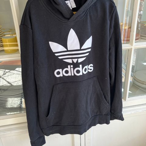 Lite brukt Adidas hettegenser 13-14 år