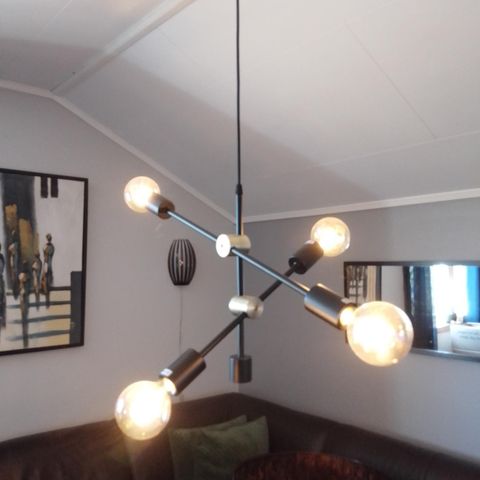 Flott moderne taklampe selges.