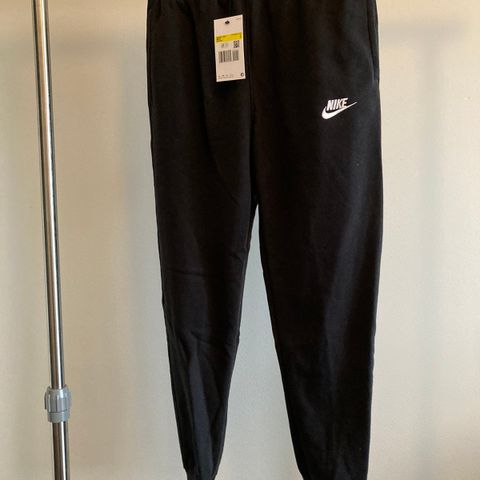 Nike bukse/joggebukse, Standard Fit Taper Leg Regular Length, størrelse S