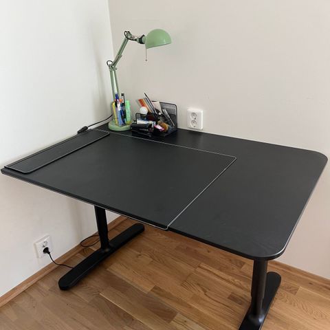 Ikea kontorbord/skrivebord med skriveunderlag