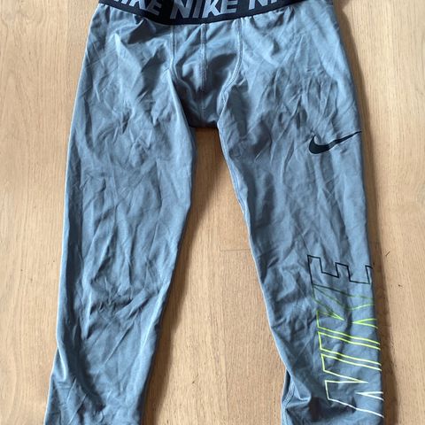 Nike dri-fit crop tights str L (12-13 år)