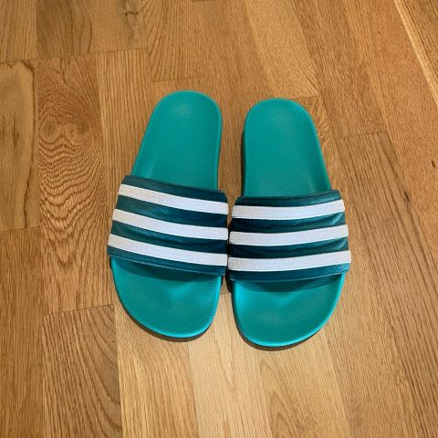 Adidas slippers str. 39