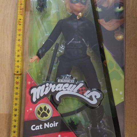 Miraculous ladybug Cat Noir anime figur selges!