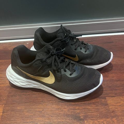 Nike Revolution 6 str 40