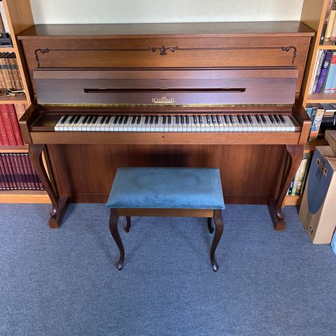 Schimmel 112/10 Chippendale piano