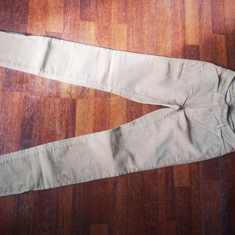 To nye kordfløyel bukser med glidelås i bena