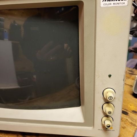 Multitech monitor / skjerm fra 1985  eller tilsvarene CGA skjerm