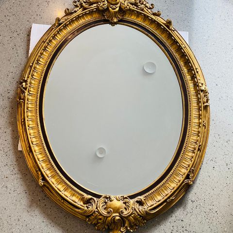 Speil i Barokkstil med massiv gullramme