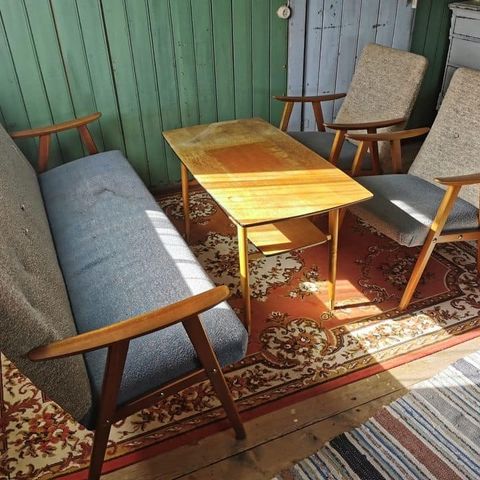 Liabygda Trevarefabrikk: sofa, 2 stoler og bord / retro