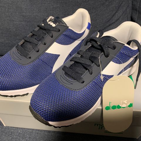 Diadora sko selges