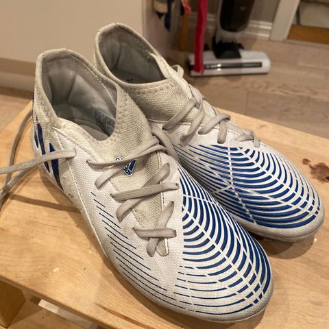 Adidas Predator fotballsko str. 35