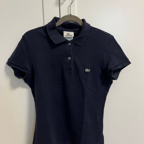 Klassisk pique - polo piké LACOSTE t-shirt med krage str 36.