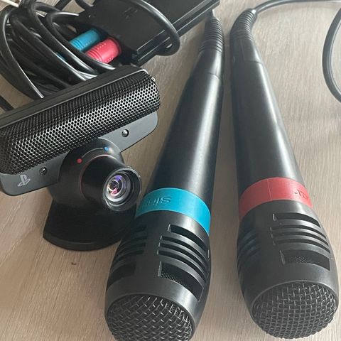 SingStar, 2 mikrofoner og kamera brukt til PlayStation 3.