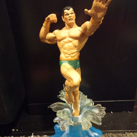 Ny lav pris!! Ryddesalg !!! MCU Marvel Prince NAMOR skulptur til salgs.