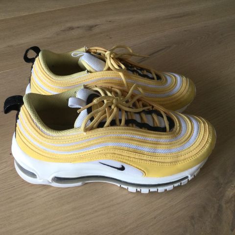 Ny pris. Lite brukt  Unike Nike Airmax 97 .Farge gul.