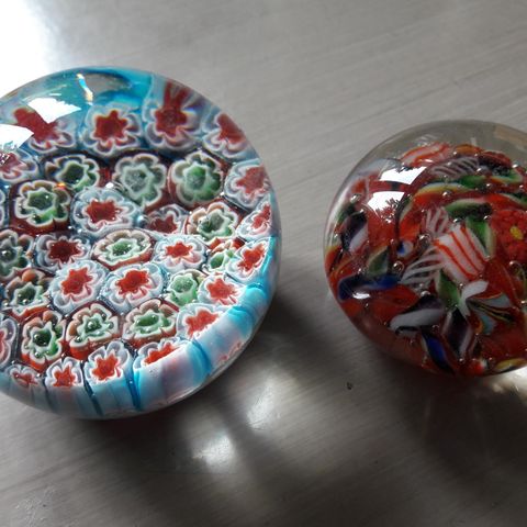 2 nydelige "paper weights"
