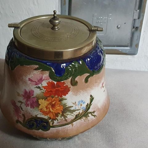 Engelsk antikk poselen. Biscuit jar