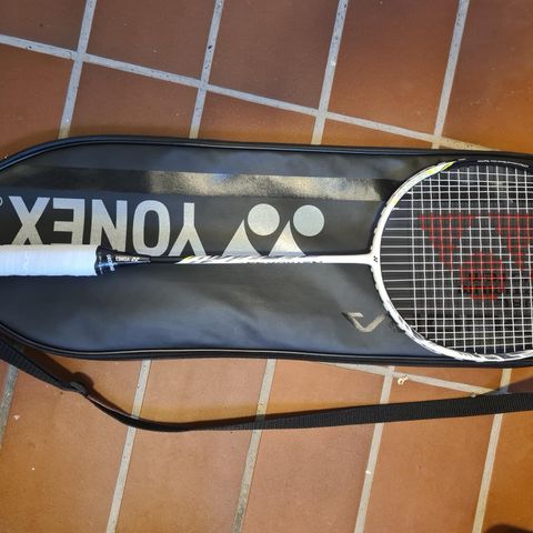 badmintonracket Yonex Astrox 99 Play og Racketbag