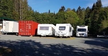 HELÅRSLAGRING/ OPPSTILLINGSPLASSER FOR BOBIL OG CAMPINGVOGN LEDIG PÅ SKUI.