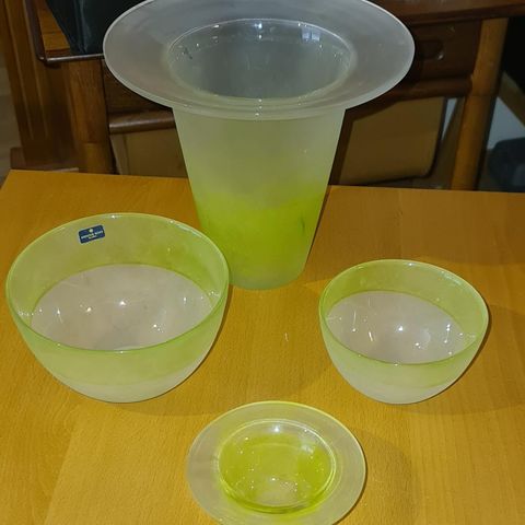 Glassvase, telysestake, 2 skåler limegrønne/frostet