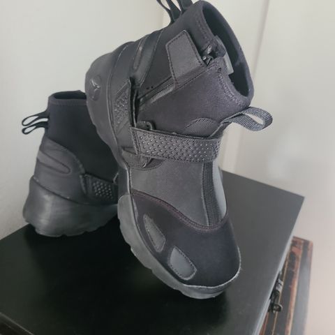 JORDAN TRUNNER LX HIGH TRIPPLE BLACK nå 950 kr nedsatt pris !