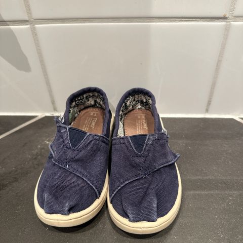 Toms sko str 24,5