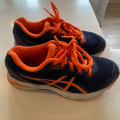 Asics joggesko str 32,5