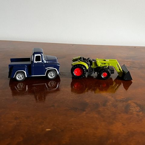 Lekebil og traktor