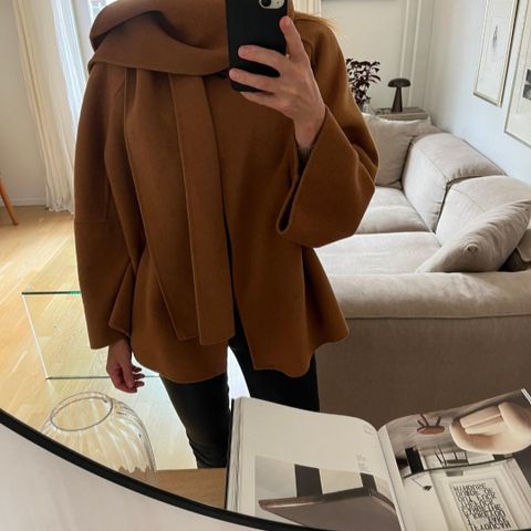Håndlaget jakke i ull med tilhørende skjerf - Zara