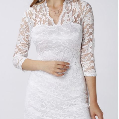 Ny hvit kjole med blonder str xs og s