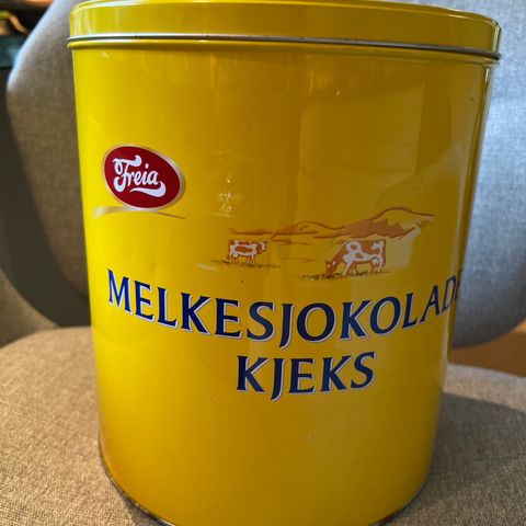 FREIA MELKESJOKOLADE KJEKS - STOR RUND BOKS