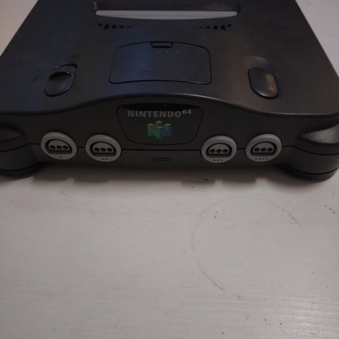 Nintendo 64 med 4 spill
