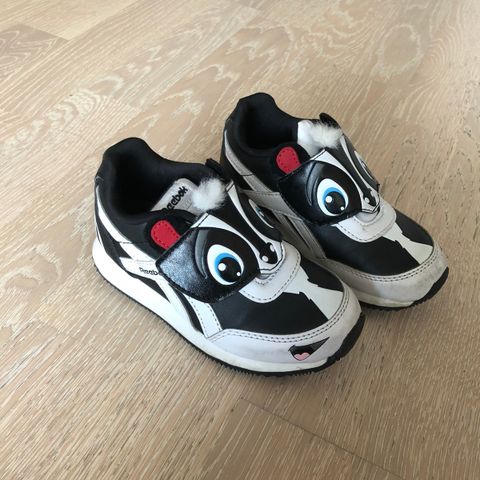 Reebok sneakers 25.5