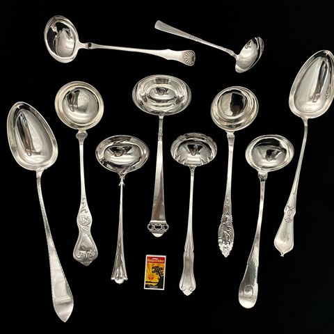 Suppeøse og Grøtskje i sølv i diverse mønster alle i 830s