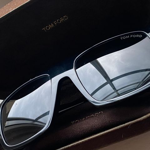 Tom Ford Alessio shiny black solbriller