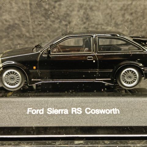 AUTOart Ford Sierra Rs Cosworth 1987 modell sort lakkert skala 1:43