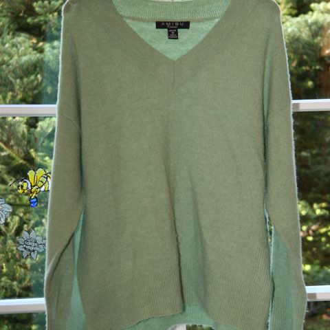 Stilig grønn genser / strikkegenser - størrelse M