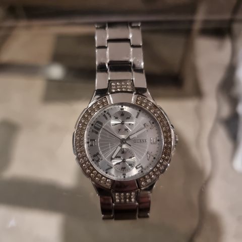 Guess w12638l1