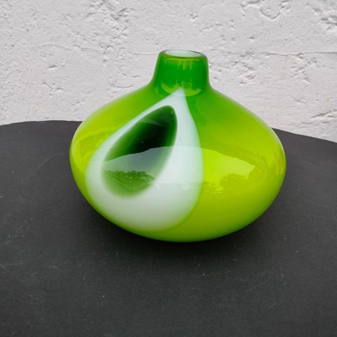 Grønn glass vase.