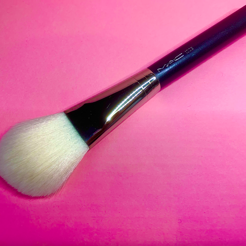 MAC 135 Synthetic Large Flat Powder Brush.