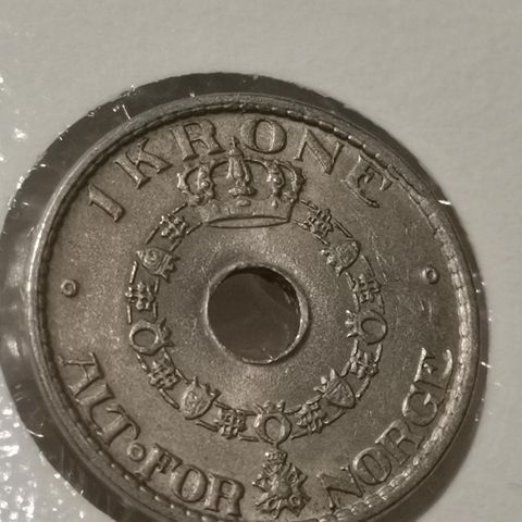 Norge 1 krone 1940 m hull, Haakon VII pen, glans