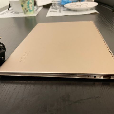 Pent og Lite brukt Lenovo Yoga 910 Laptop