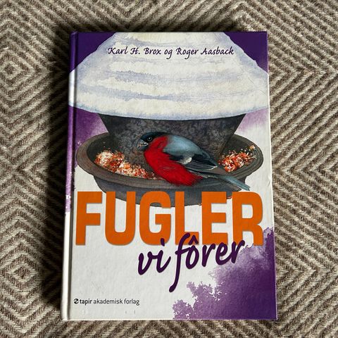 FUGLER vi forer, veldig fin bok, selges kr. 100,-.