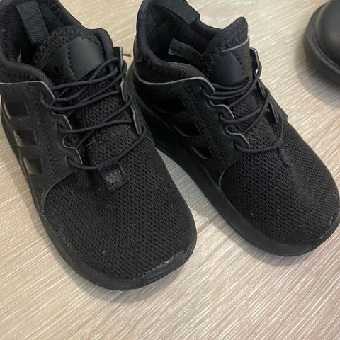 Adidas joggesko str 23