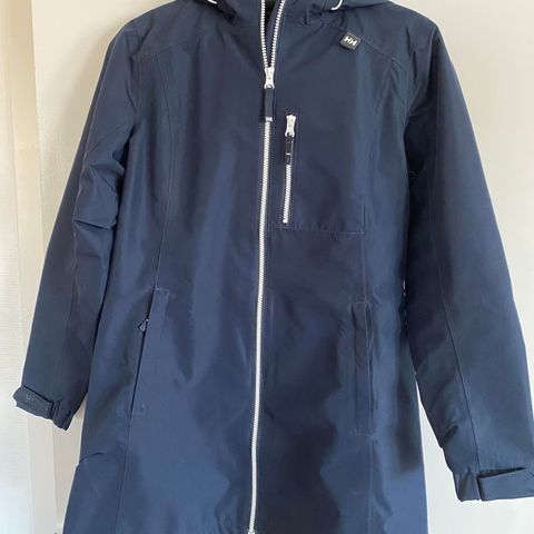 Fin dame navy Helly Hansen regnjakke. Lite brukt