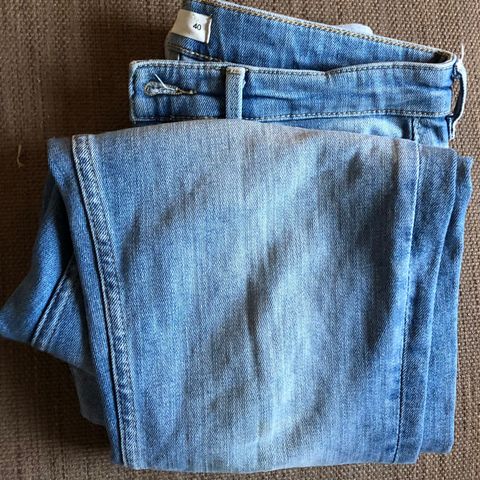 Kjempefin jeans i str 40 fra Gina Tricot.