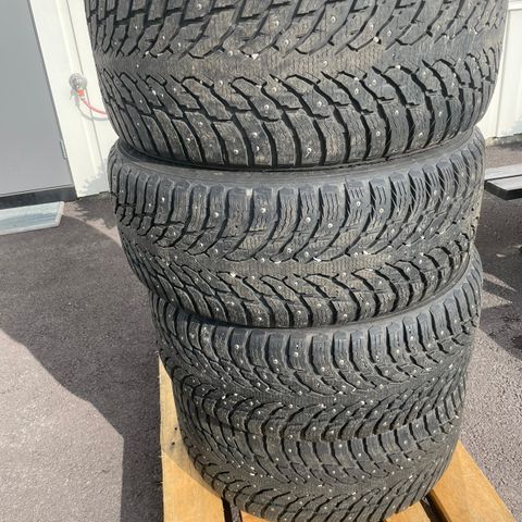 Nokian Hakkapeliitta pigg dekk/vinterdekk bak 315/40 R21 foran 275/45 R21