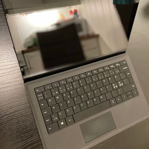 Pent og Lite brukt Surface 6 pro 1796 pc med avtagbart tastatur selges