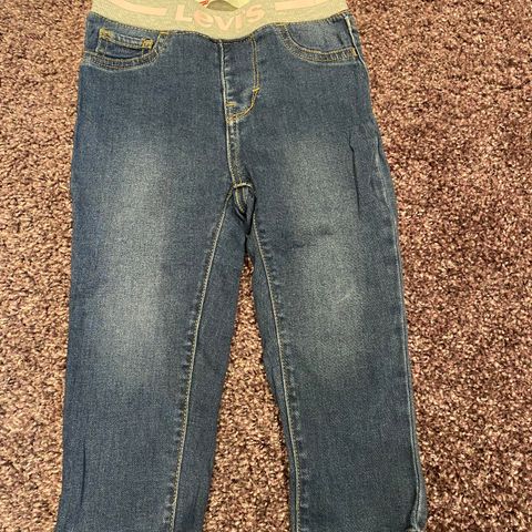 Levi’s skinny jeans str 92 (nesten ubrukt)